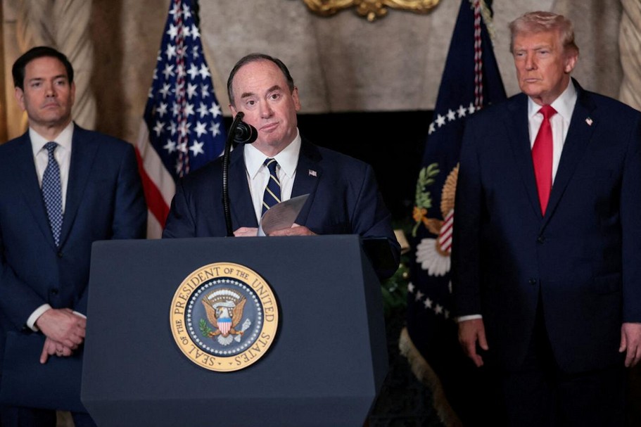 এবার মার্কিন নৌমন্ত্রীকে বরখাস্ত করল ট্রাম্প